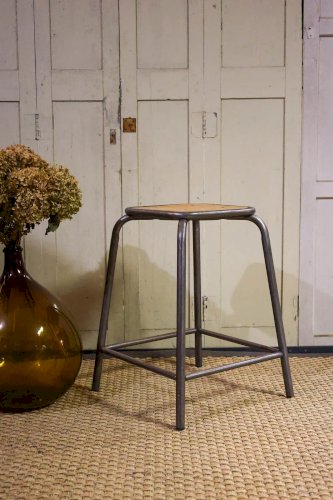 Regis, le tabouret en bois N°776