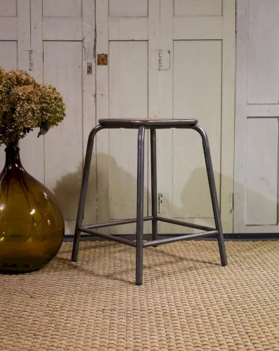 Regis, le tabouret en bois N°776