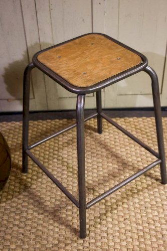 Regis, le tabouret en bois N°776