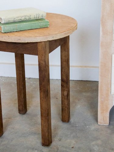 Regis, le tabouret en chêne N°431