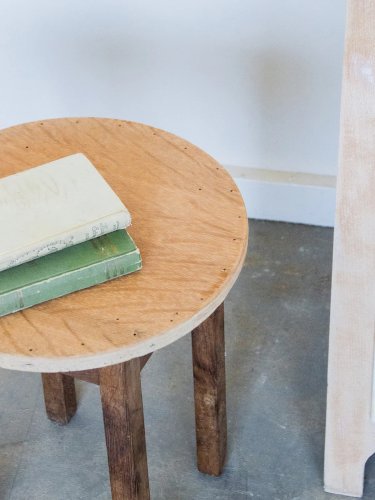 Regis, le tabouret en chêne N°431