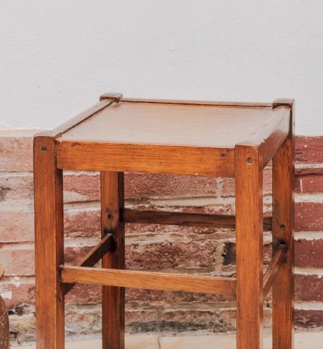 Regis, le tabouret en chêne N°543