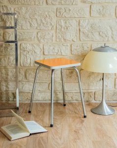 Regis, the Formica stool No. 723