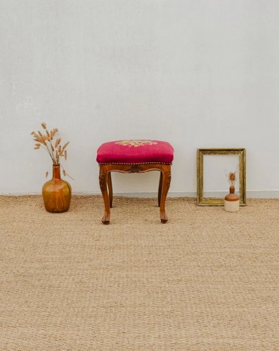 Regis, le tabouret en tissu brodé N°742