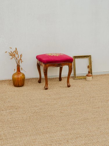 Regis, le tabouret en tissu brodé N°742