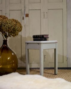 Regis, the gray wooden stool No. 750