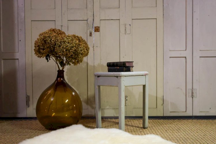 Regis, le tabouret gris en bois N°750