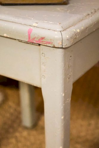 Regis, le tabouret gris en bois N°750