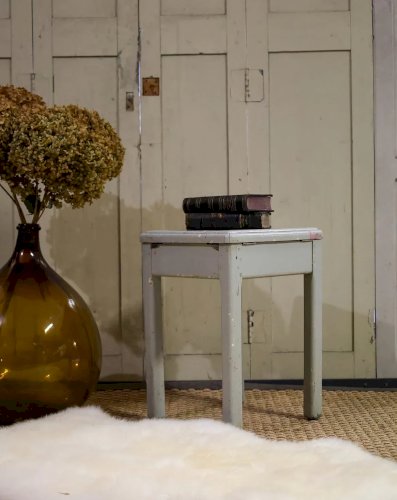 Regis, le tabouret gris en bois N°750