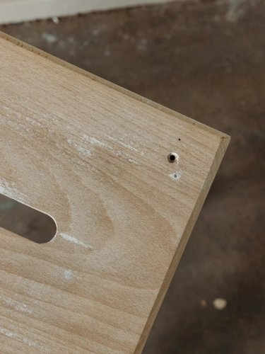 Regis, le tabouret haut en bois N°542