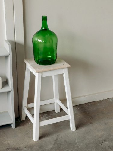 Regis, le tabouret haut en bois N°542