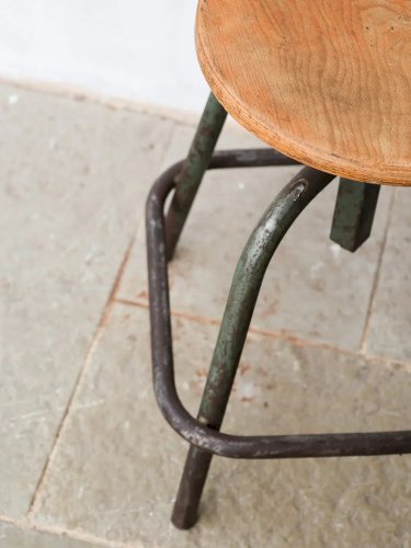 Regis, le tabouret industriel en métal et bois N°836
