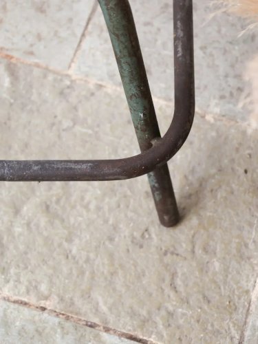 Regis, le tabouret industriel en métal et bois N°836