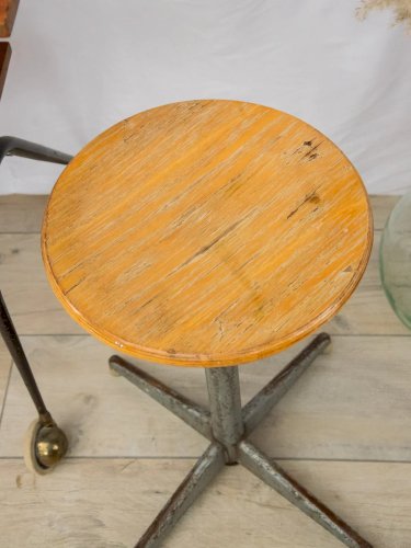 Regis, le tabouret industriel en métal N°821