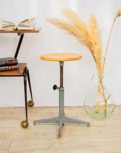 Regis, the industrial metal stool No. 823