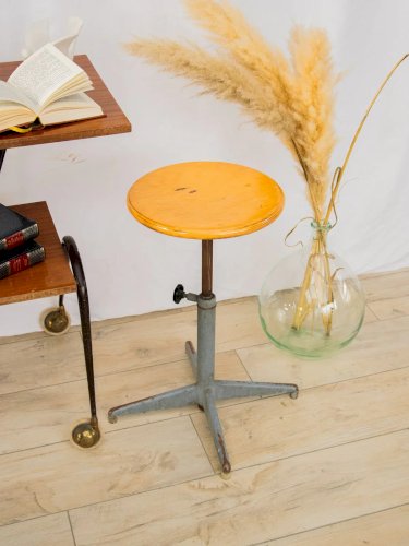 Regis, le tabouret industriel en métal N°823