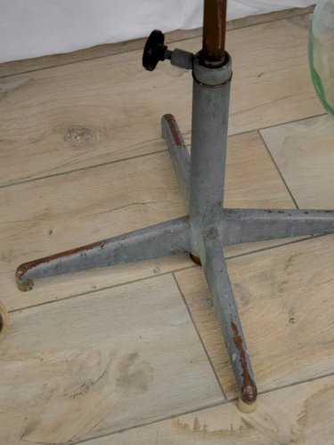 Regis, le tabouret industriel en métal N°823