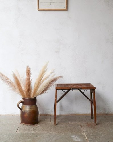 Regis, le tabouret pliable canné en bois N°835