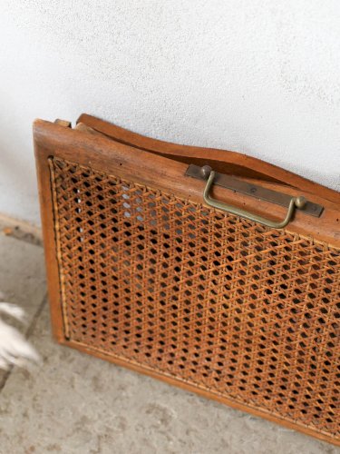 Regis, le tabouret pliable canné en bois N°835