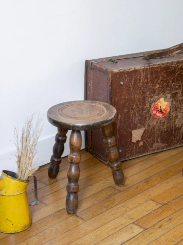 Regis, le tabouret tripode en bois N°384