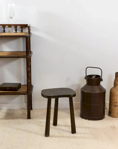 Regis, le tabouret tripode en bois N°394