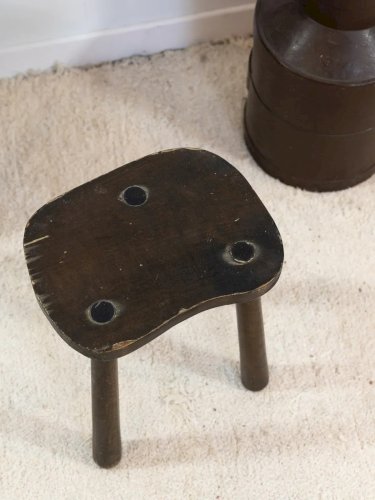 Regis, le tabouret tripode en bois N°394