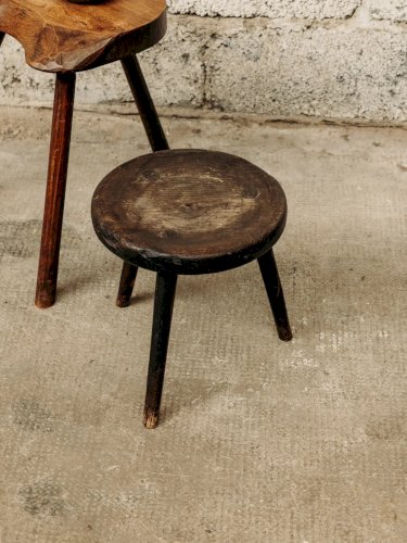 Regis, le tabouret tripode en bois N°409