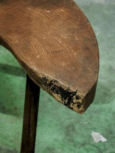 Regis, le tabouret tripode en bois N°617