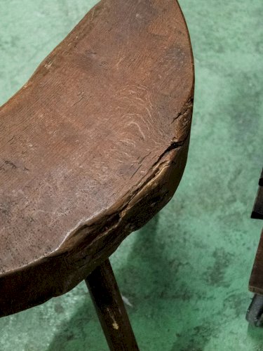 Regis, le tabouret tripode en bois N°617