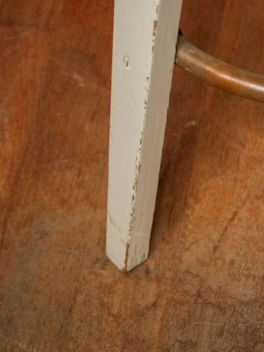 Regis, le tabouret tripode en bois N°715