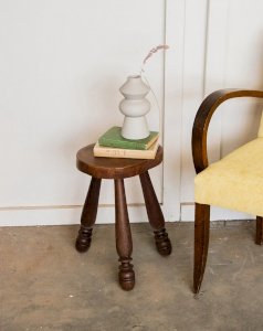 Regis, le tabouret tripode N°571