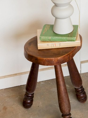 Regis, le tabouret tripode N°571