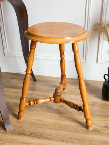 Regis, le tabouret tripode N°651