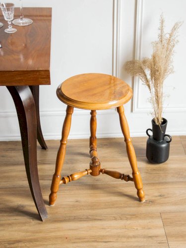 Regis, le tabouret tripode N°651