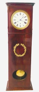 Régulateur mural de style en acajou et placage XIX siècle