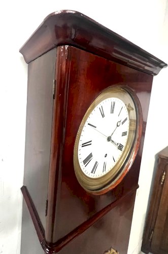 Régulateur mural de style en acajou et placage XIX siècle