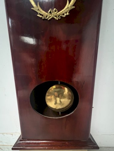 Régulateur mural de style en acajou et placage XIX siècle