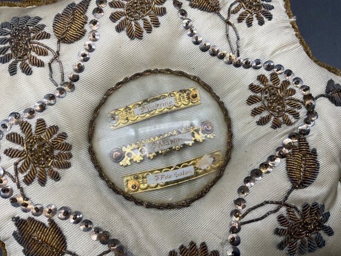 Reliquaire AVEC 3 reliques Saint VICTORINE , ST MARLIN , ST F DE SALES