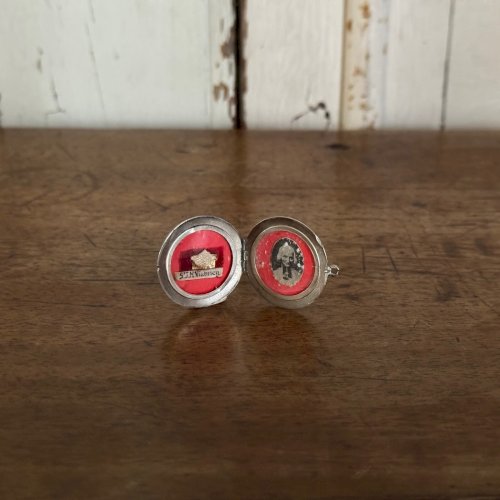 Reliquaire portatif en argent double face de saint Jean-Marie Vianney M3629