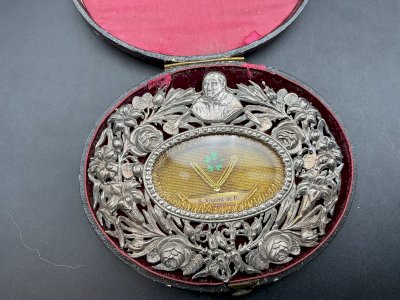 Relic of Saint Vincent de Paul, in its case, made of silver.
