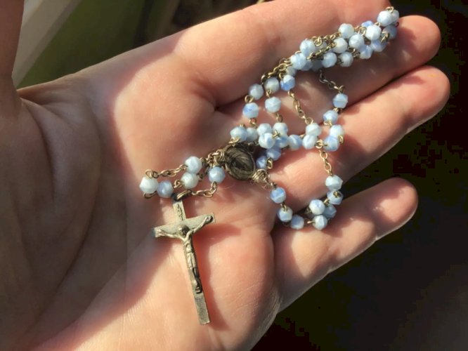 RELIQUAIRE très joli  CHAPELET ENFANT à facette bleu