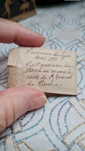 relique 1911 morceau du missel ou ? le cœur de Vincent de Paul