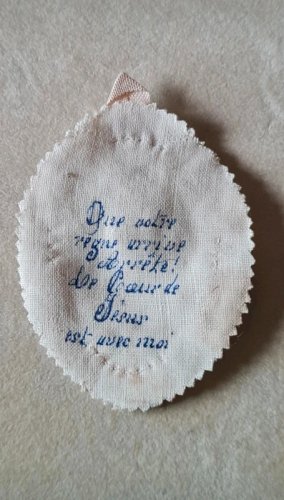 Relique ancienne religieuse Sacré-Cœur brodée ( protection)