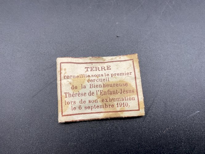 Relique Terre Receuillie Sous Le Cerceuil De La Bienheureuse Thérèse