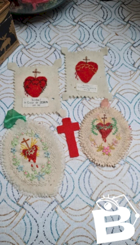 Reliques en tissus ancienne XIX ème reliques religieuses