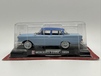  Mercedes 220 SE (1959) 1/43 Auto Plus