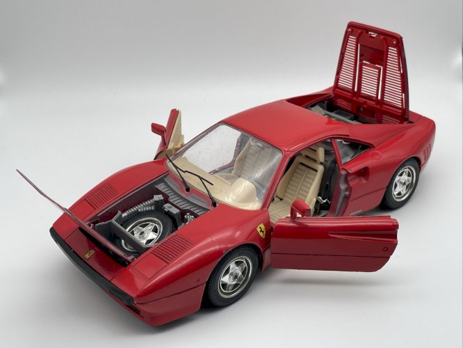  Ferrari GTO (1984) 1/18 Burago