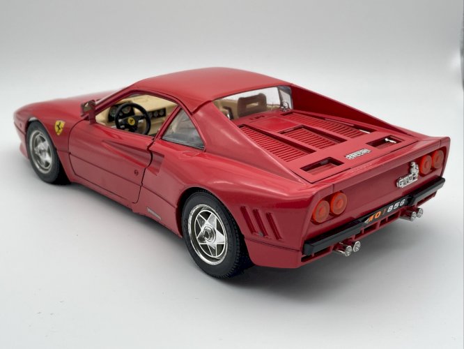  Ferrari GTO (1984) 1/18 Burago