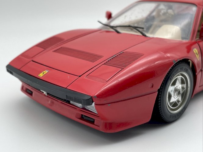  Ferrari GTO (1984) 1/18 Burago
