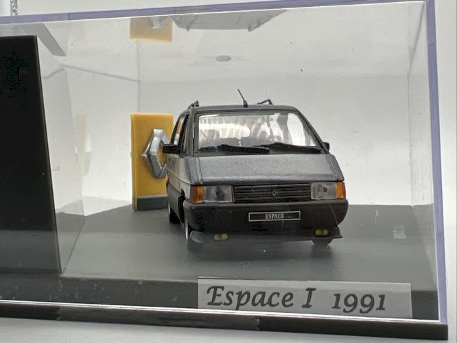 Renault Espace 1/43 Universal Hobbies